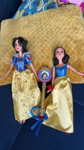 2 barbie blanche neige collector