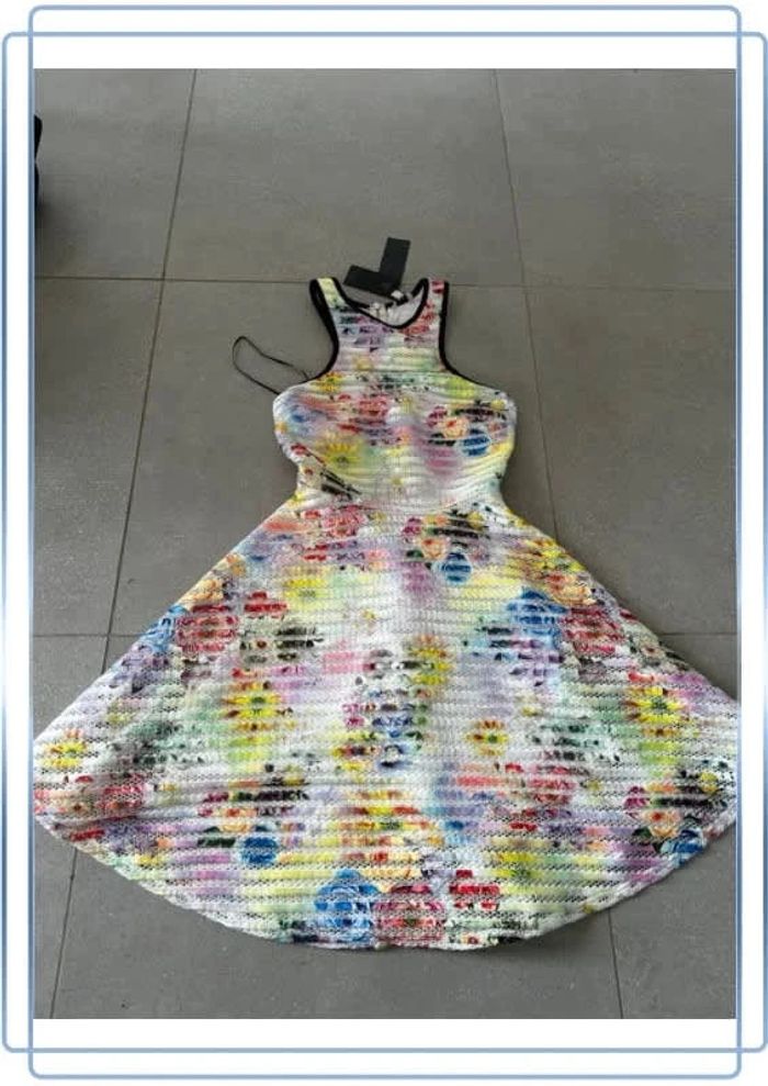 Robe Guess Multicolore, neuve avec étiquette, taille M