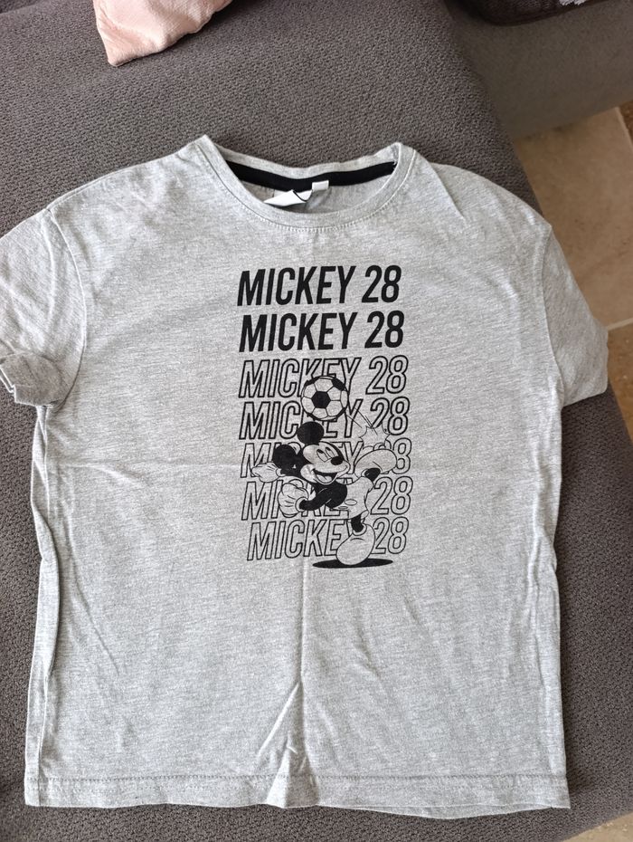 Lot de 9 t shirts très bon état 5ans - photo numéro 3
