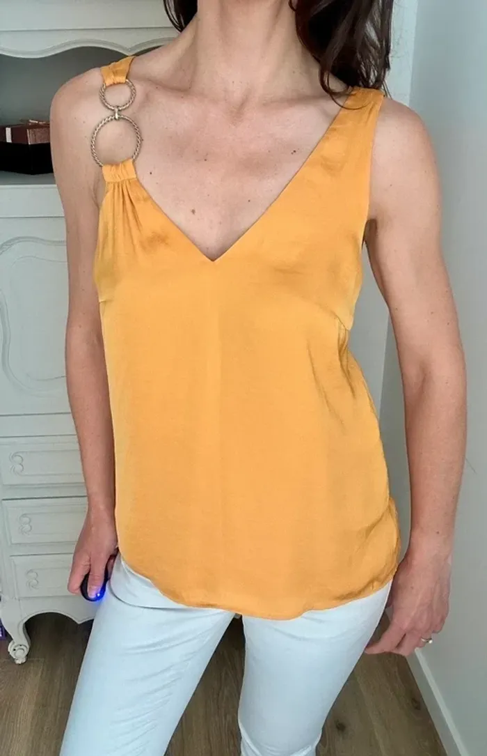 Ravissant petit haut jaune et doré Morgan taille 36 , S , 1 - photo numéro 3