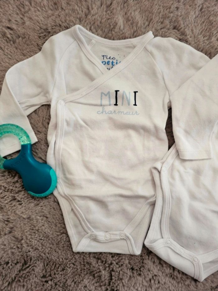 Lot de 2 bodies taille 6 mois neuf - photo numéro 3