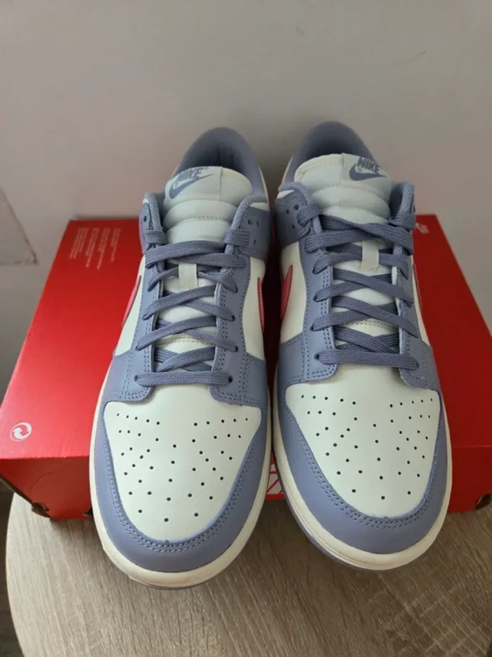 Nike dunk low Taille 43 neuves blanc lila rose - photo numéro 4