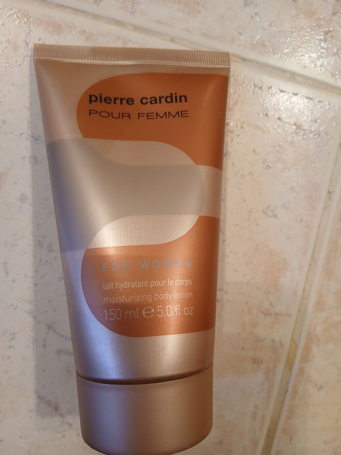Lait corporel parfumé pour femme Pierre Cardin