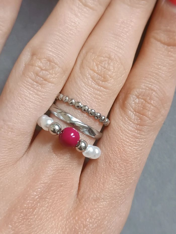 Jolie petite bague en perles - photo numéro 3