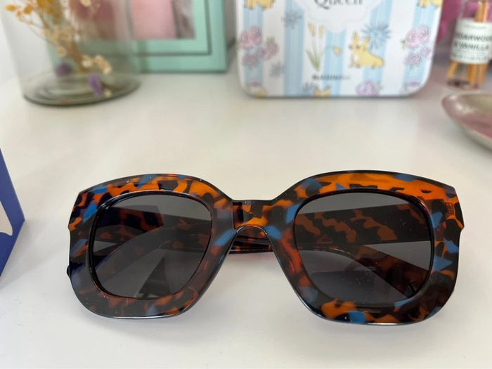 Lunettes soleil - photo numéro 2