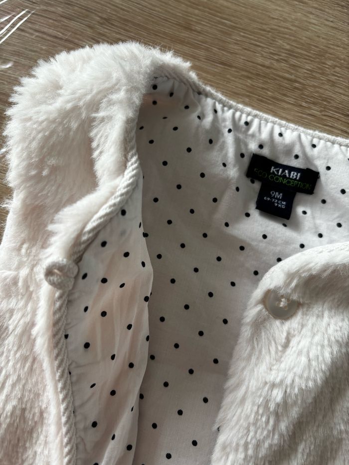 Gilet sans manches fourrure blanc KIABI t.9m - photo numéro 2
