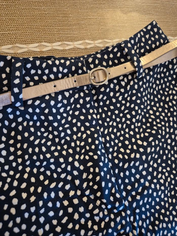 Short Camaïeu bleu marine et blanc avec ceinture dorée T34 - photo numéro 3