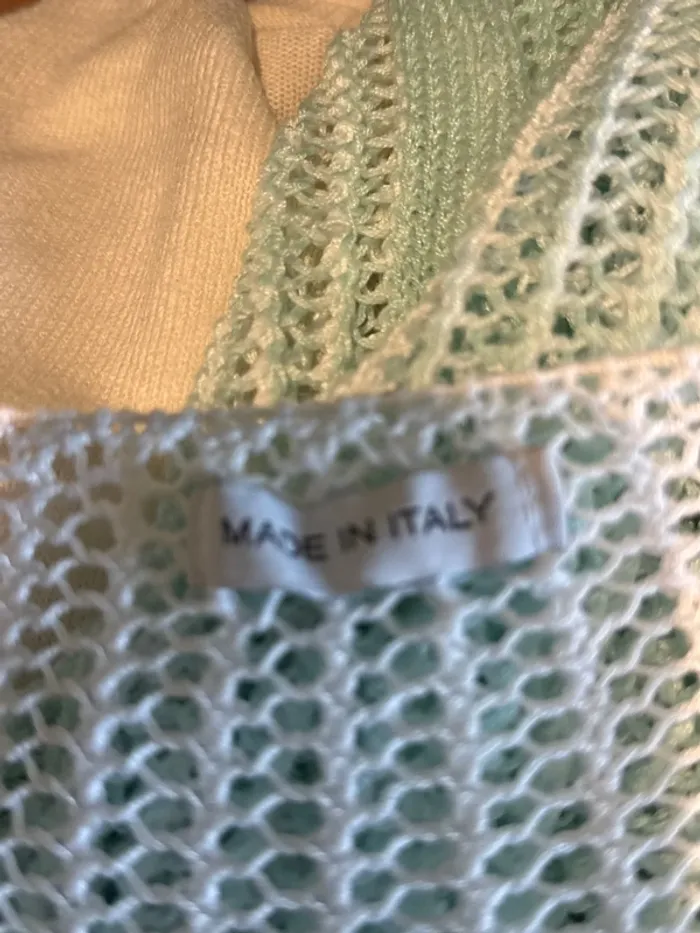 Joli pull à trous femme dégradé - photo numéro 3