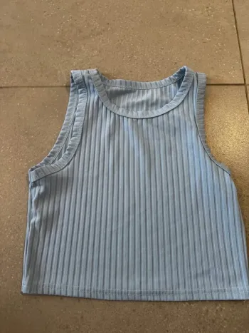 Débardeur bleu clair, très bon état, taille S
