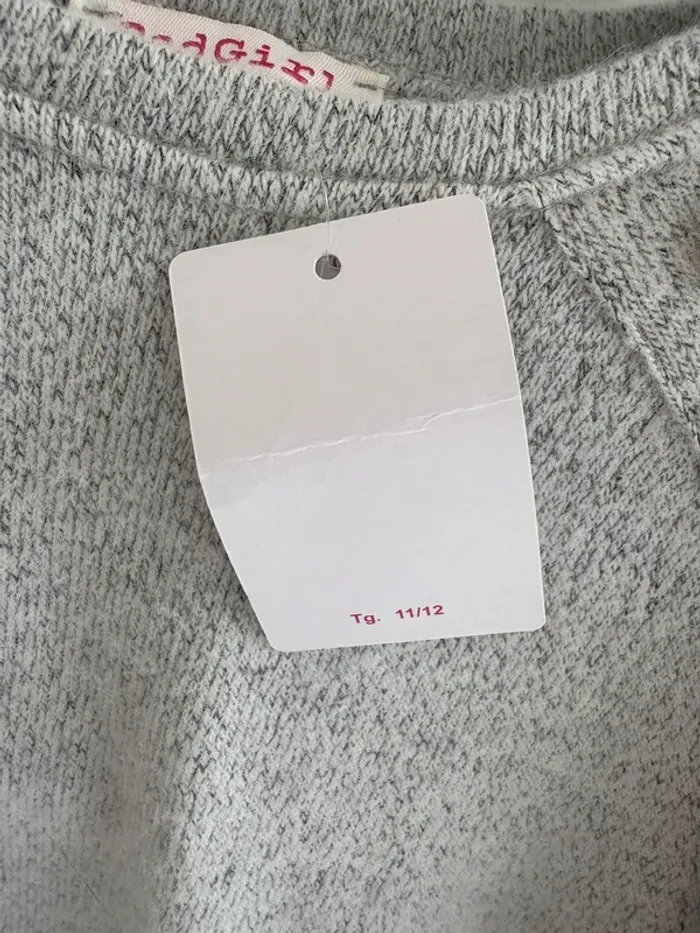 Pull neuf tout doux 11 ans - photo numéro 3