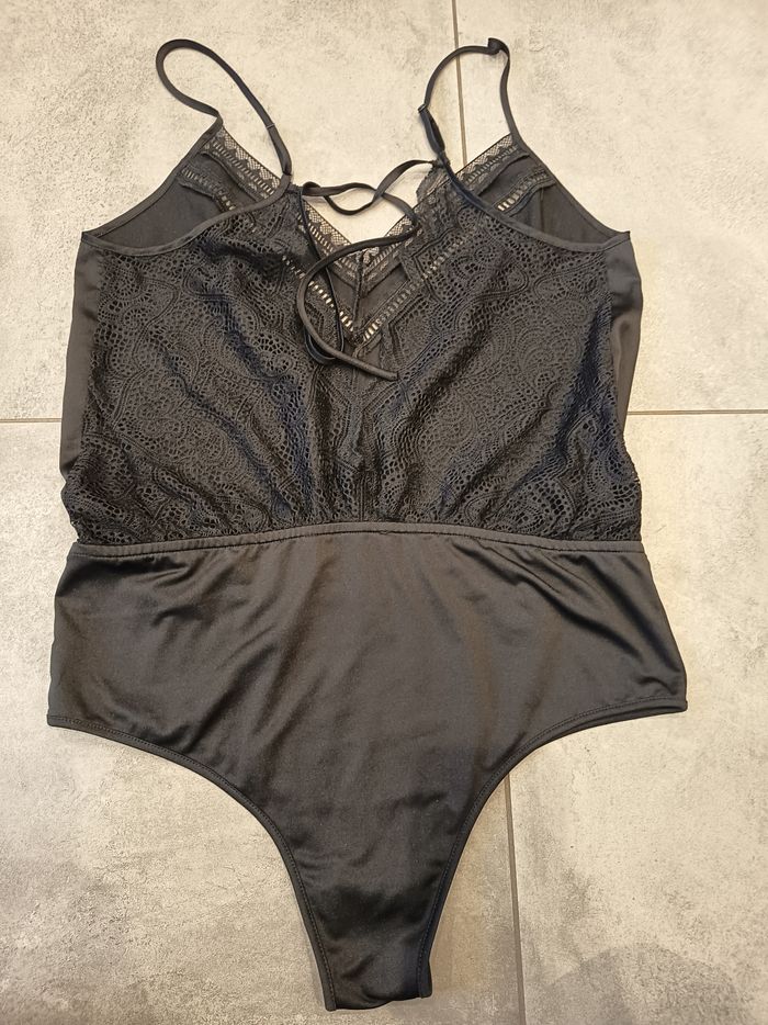 Bodie noir et dos dentelle Etam taille 40 - photo numéro 5