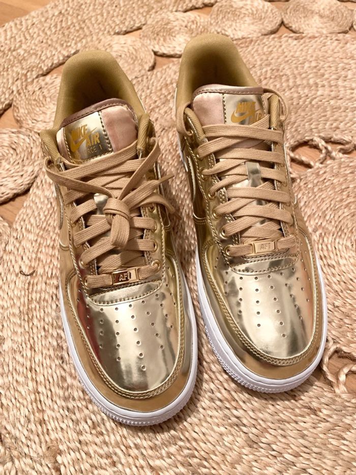 Magnifique baskets Nike Air Force 1 Gold Metallic  | Sneakers collector en 42,5 - photo numéro 6