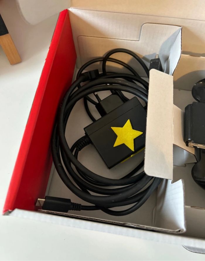 Nintendo Switch + accessoires - photo numéro 4