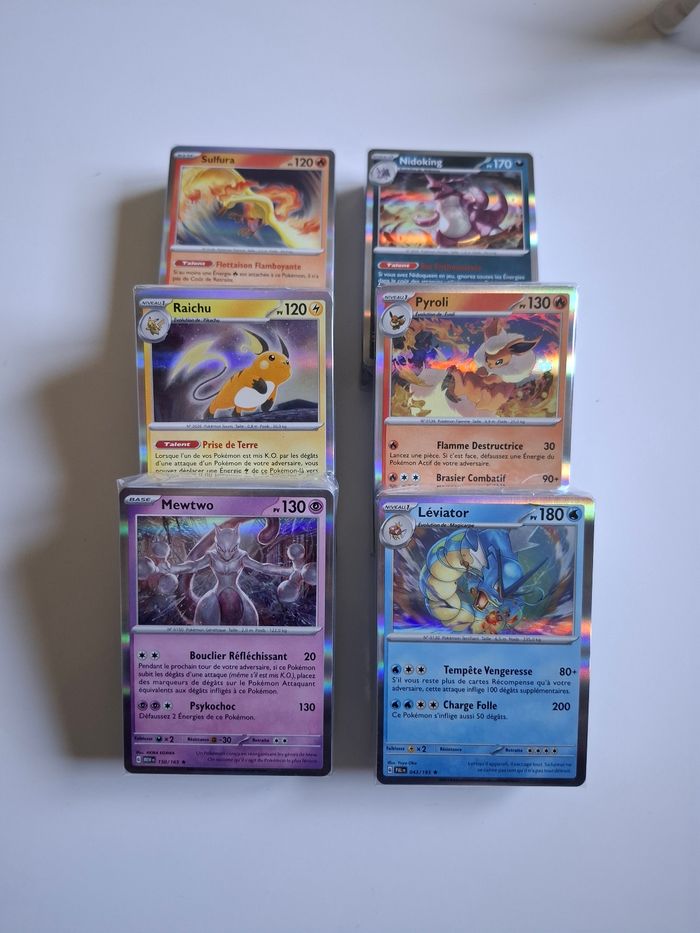 Lot de 600 cartes pokemon différentes sans doubles avec brillantes