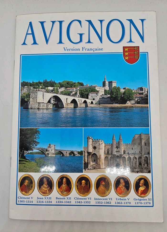 "Avignon".
32 pages.
ISBN : 978.2.84293.020.2