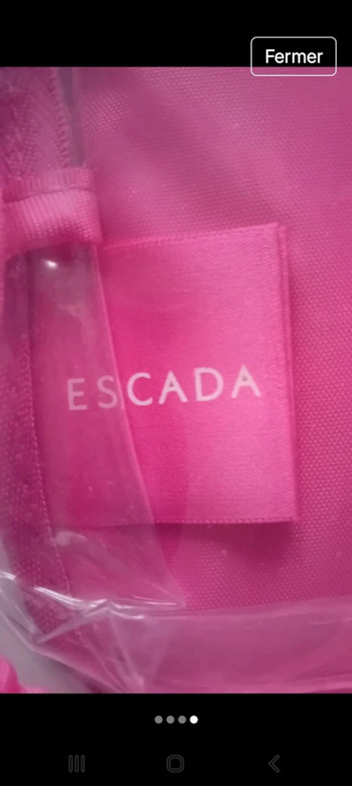 Pochette de voyage escada jamais - photo numéro 3