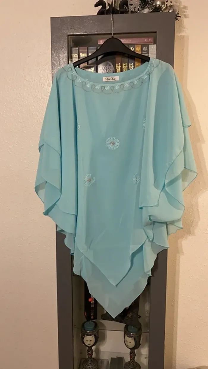 superbe tunique en pointe façon poncho DADA excellente qualité taille 50 neuve