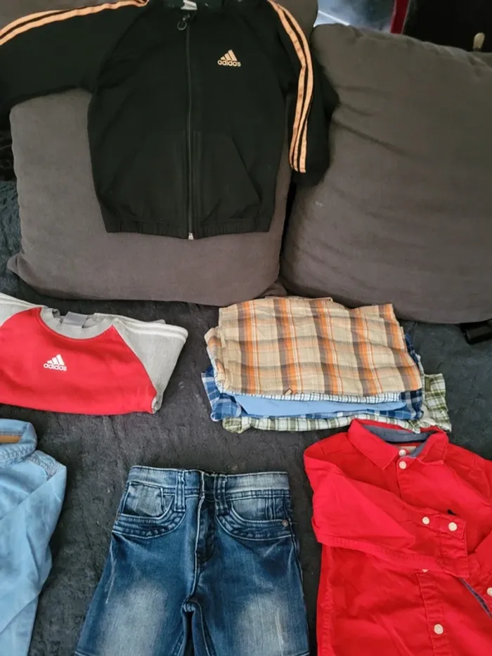 Un bac de vêtements garçon 2 ans - photo numéro 4