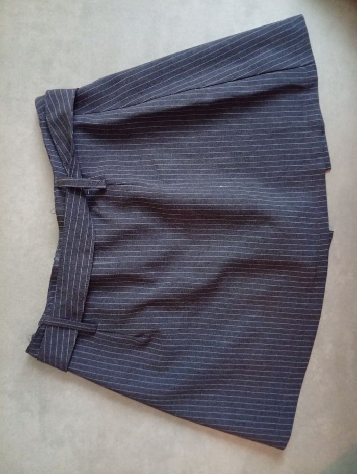 🌺 jolie jupe short neuve jsmarguerite élégante et raffinée à pinces 14 eur taille S 🌺 - photo numéro 3