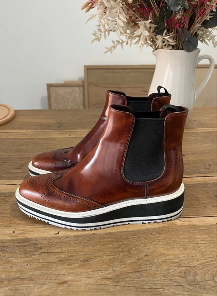 Bottines chelsea en cuir camel/marron Prada