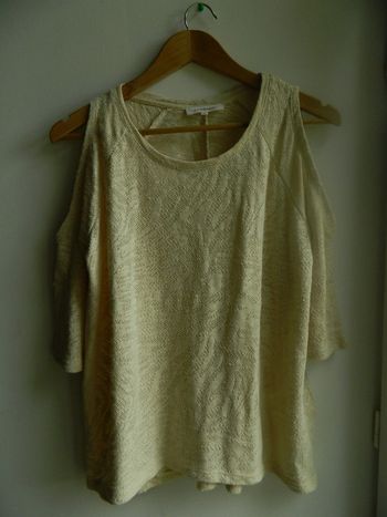 Pull T M "Cache Cache" aux épaules ajourées