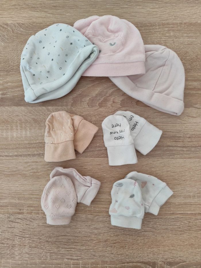 Lot bonnet et moufles