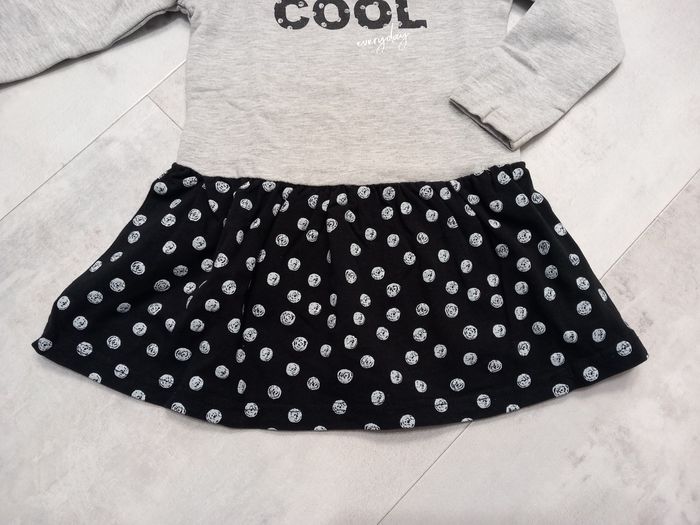 Robe grise et noire 2 ans - photo numéro 2
