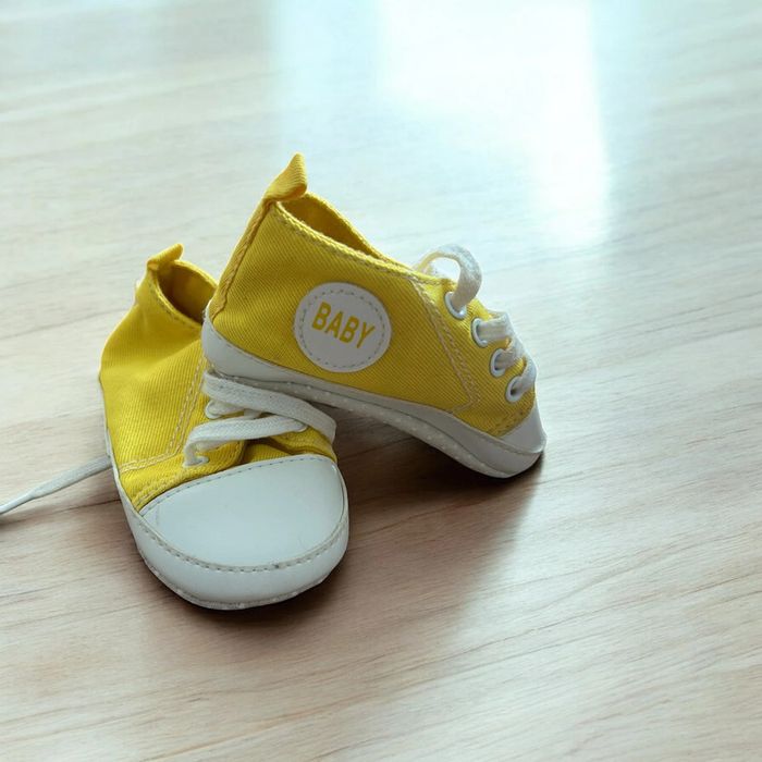 ๐ฅ Jolis chaussons jaunes pour bรฉbรฉ ๐ฅ - photo numรฉro 2