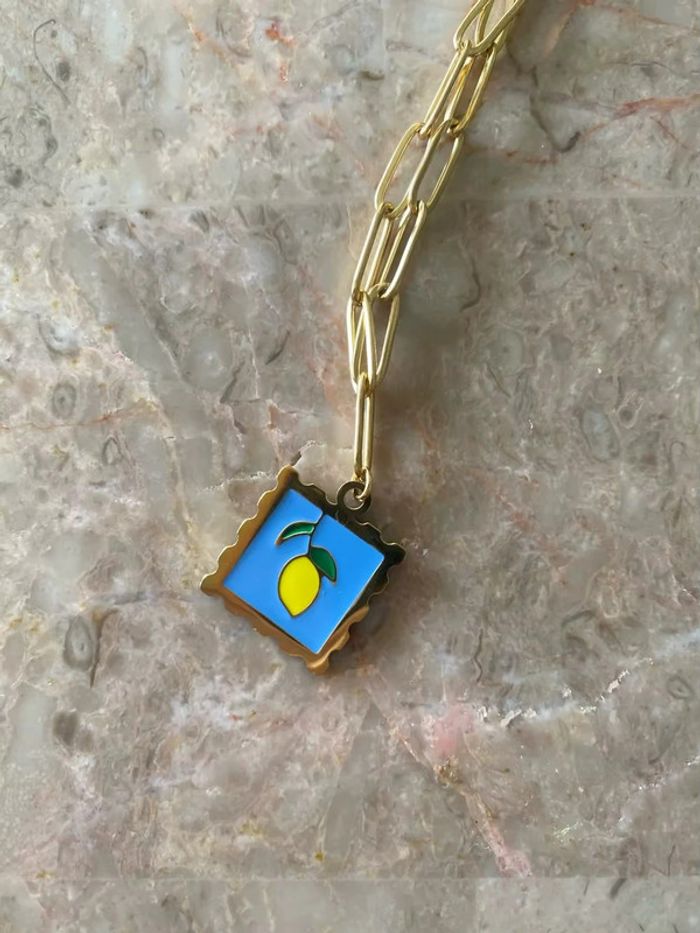 Collier chaîne dorée acier inoxydable – pendentif citron coloré - photo numéro 4