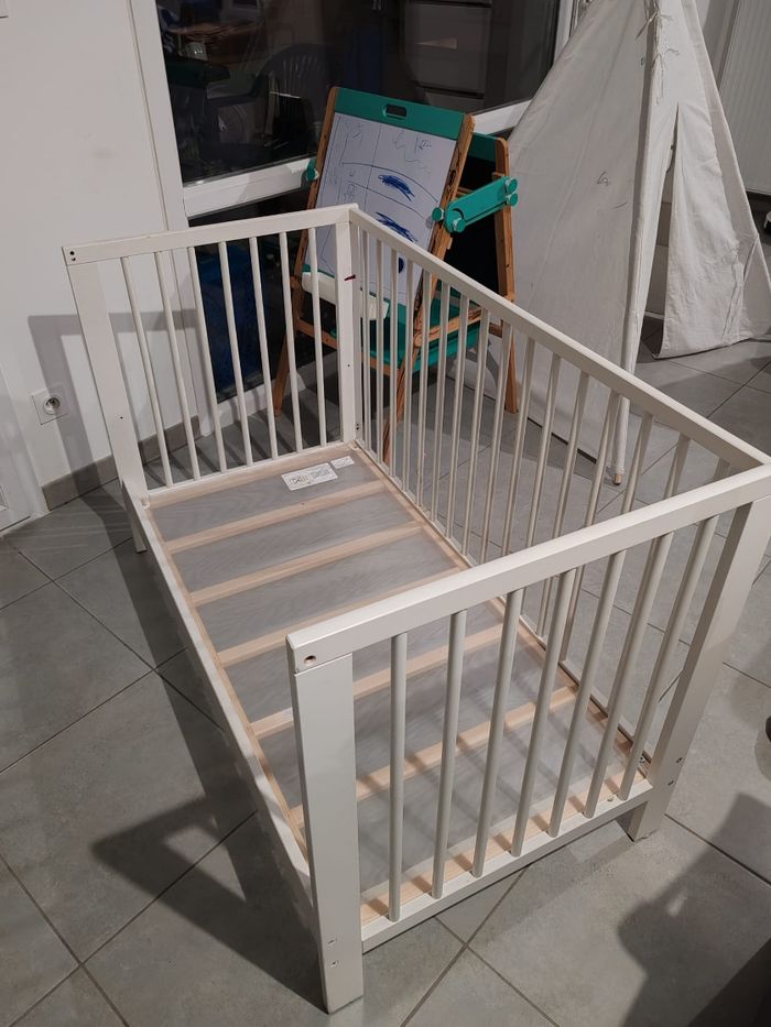 Lit évolutif bébé avec tour de lit. - photo numéro 2