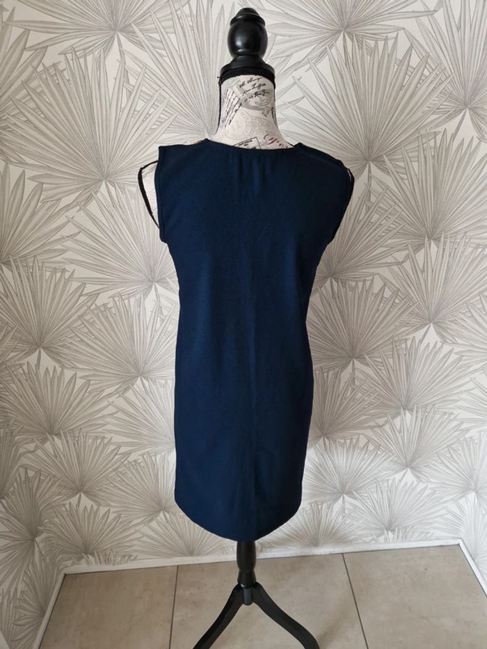 Jolie robe chic avec perles aux épaules Kiabi taille 36 neuve - photo numéro 2