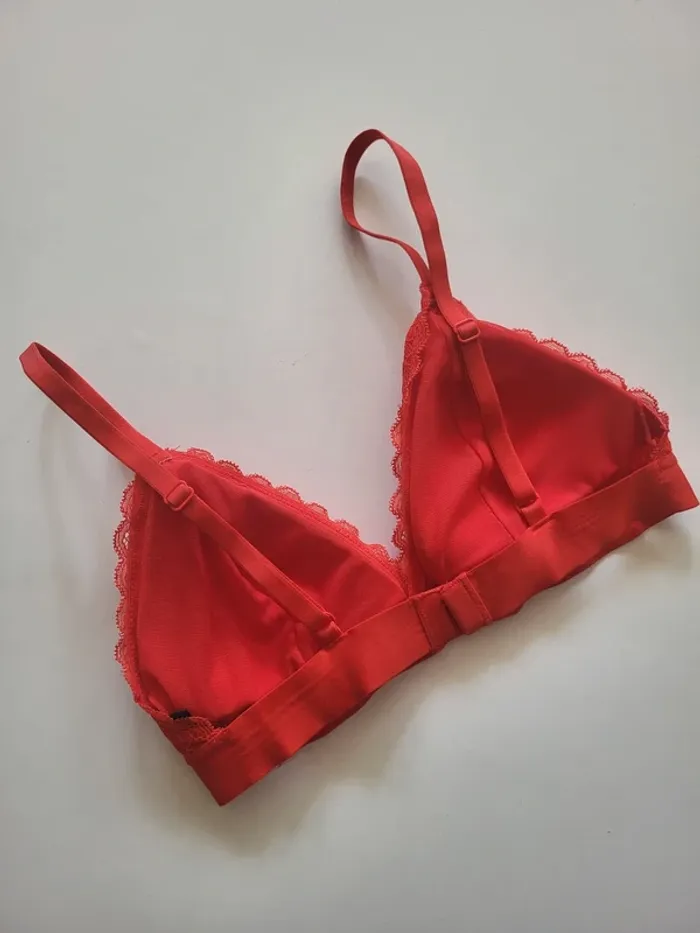 Soutien-gorge triangle rouge - photo numéro 3