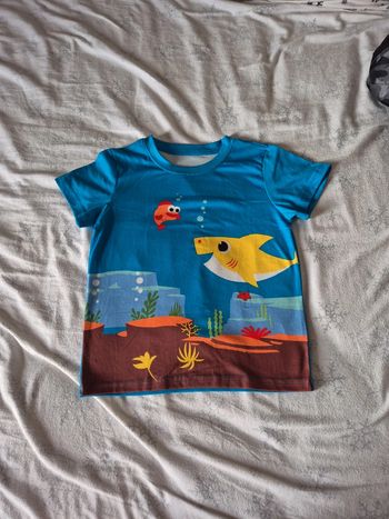 T shirt baby shark  7 ans