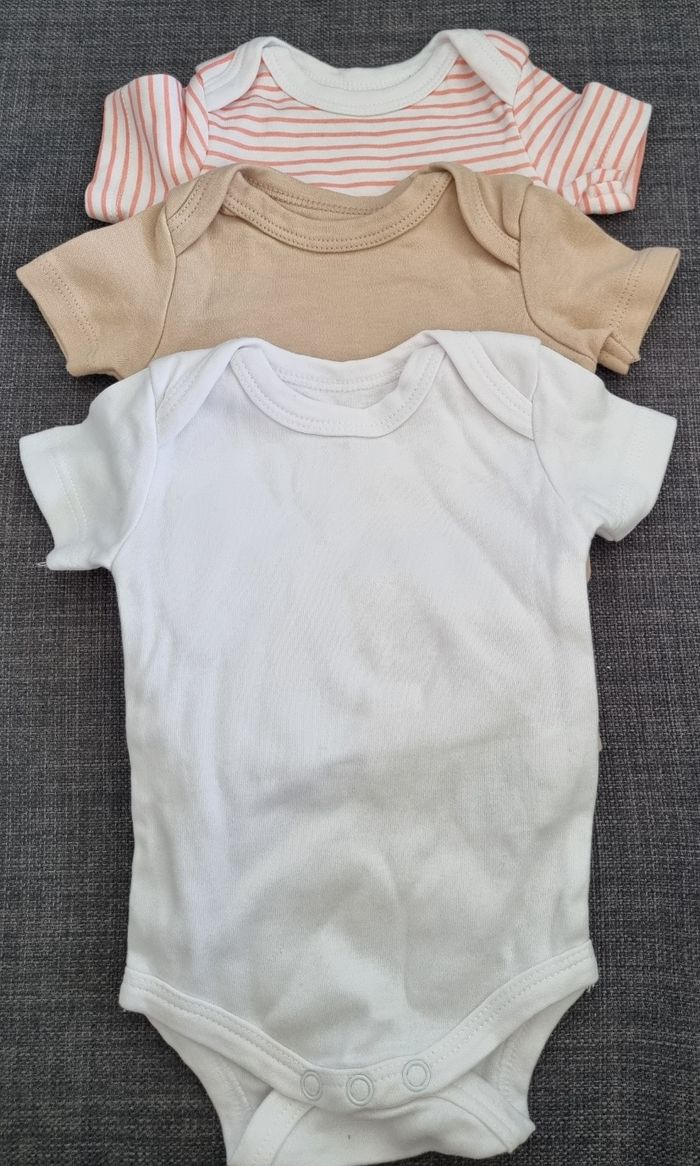 Lot de 3 bodies demi manches 1 mois - photo numéro 4