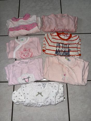 Lot de 7 pyjamas en velours taille 1 mois TBE