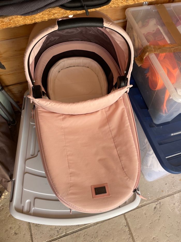Nacelle Cybex rose très peu servie - photo numéro 3