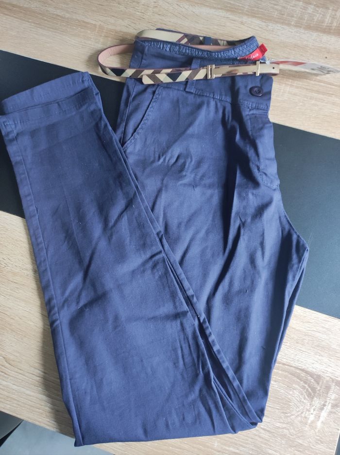 Pantalon bleu marine avec ceinture - photo numéro 2