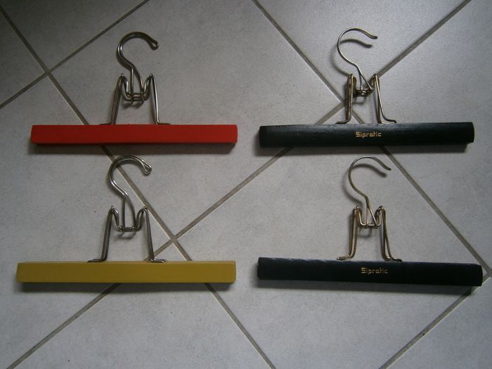 Lot de 4 cintres à pince en bois de couleur 29 cm