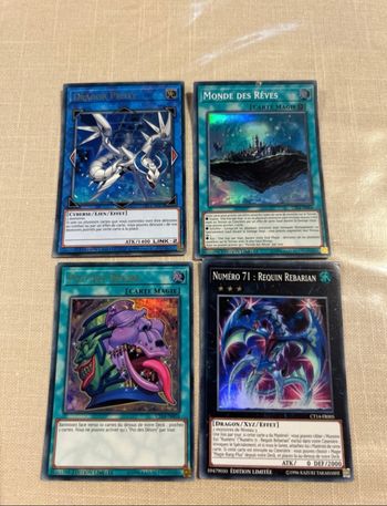 4 Cartes Yu-Gi-Oh!