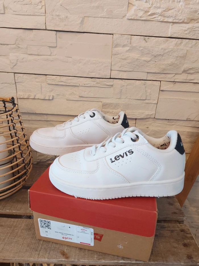 Basket blanche levi's P30 très bon état
