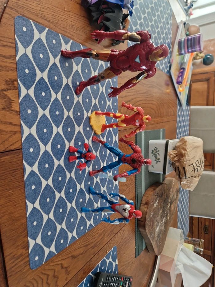 Lot de 5 figurines Avengers spiderman et autres