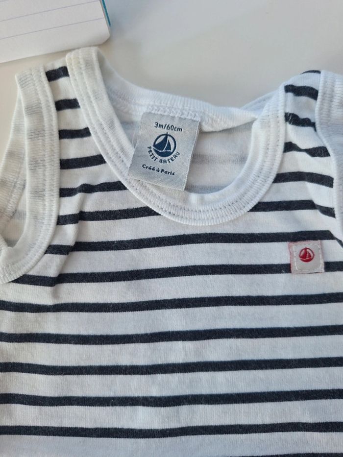 Ensemble 2 bodies et short 3 mois - photo numéro 8