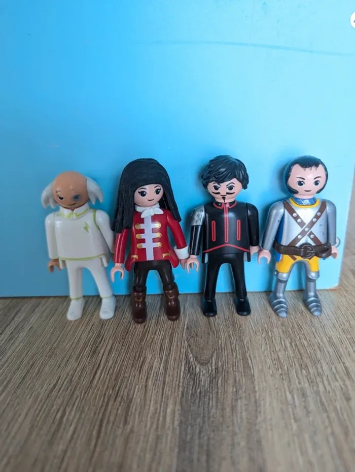 Lot de 4 figurines playmobil super 4