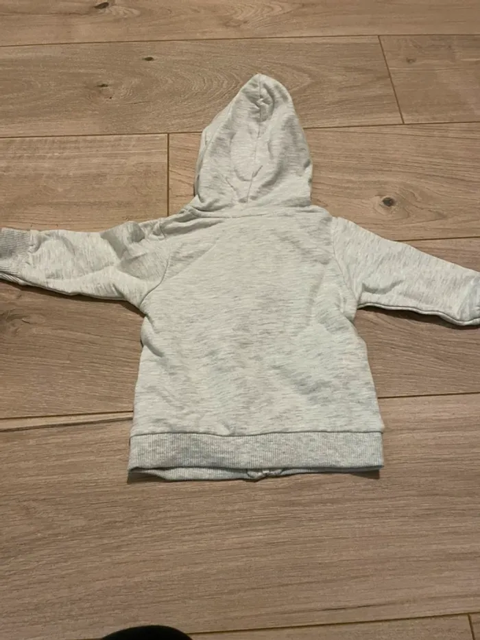 Veste grise à capuche Tape à l'œil 6 mois neuve - photo numéro 3