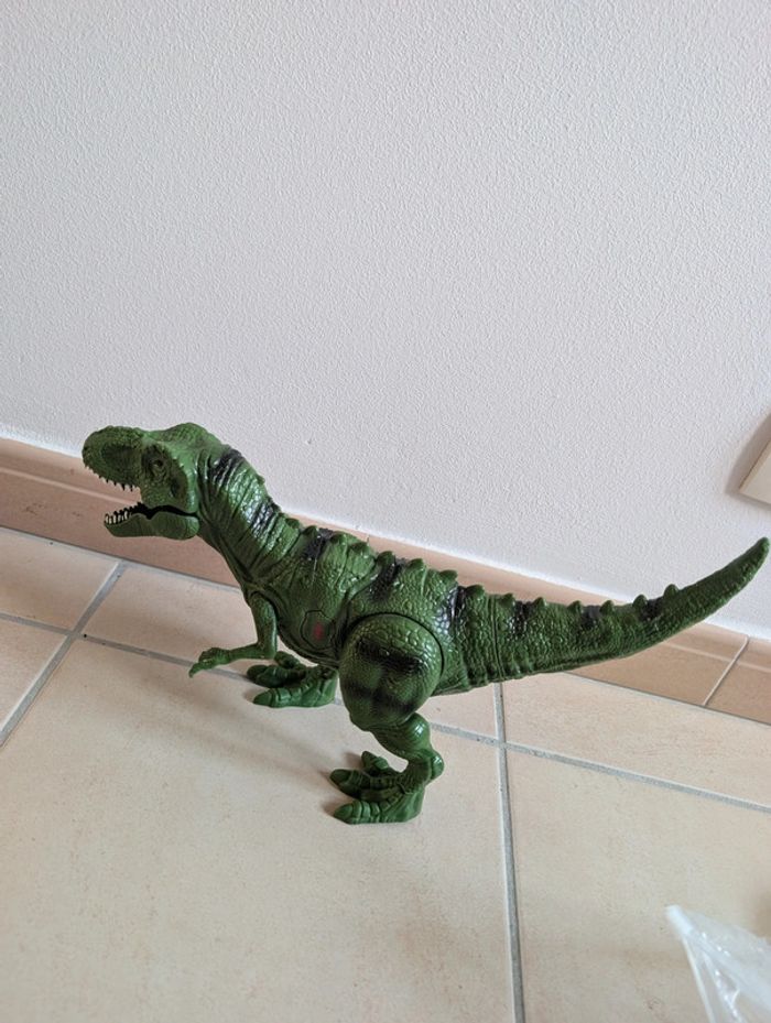 Dinosaure qui fait du bruit