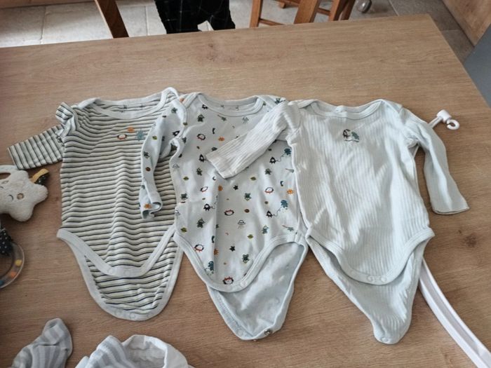 Lot 3 bodys 3 mois SMJ