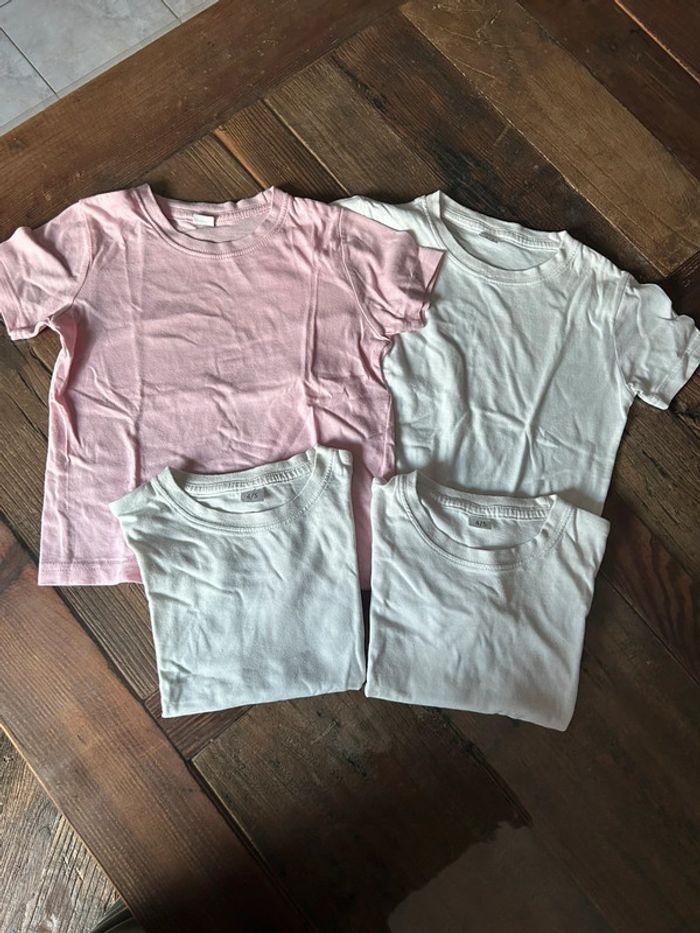 Lot de 4 t-shirts coton blanc et un rose 4/5 ans tissaia