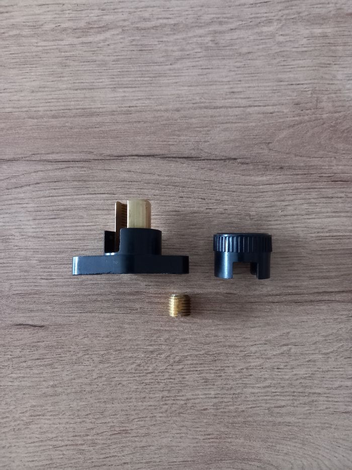 Borne anti-cisaillement ancienne en bakélite et laiton. - photo numéro 4