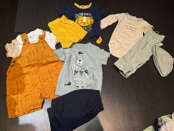 Lot 40 articles taille 6 mois