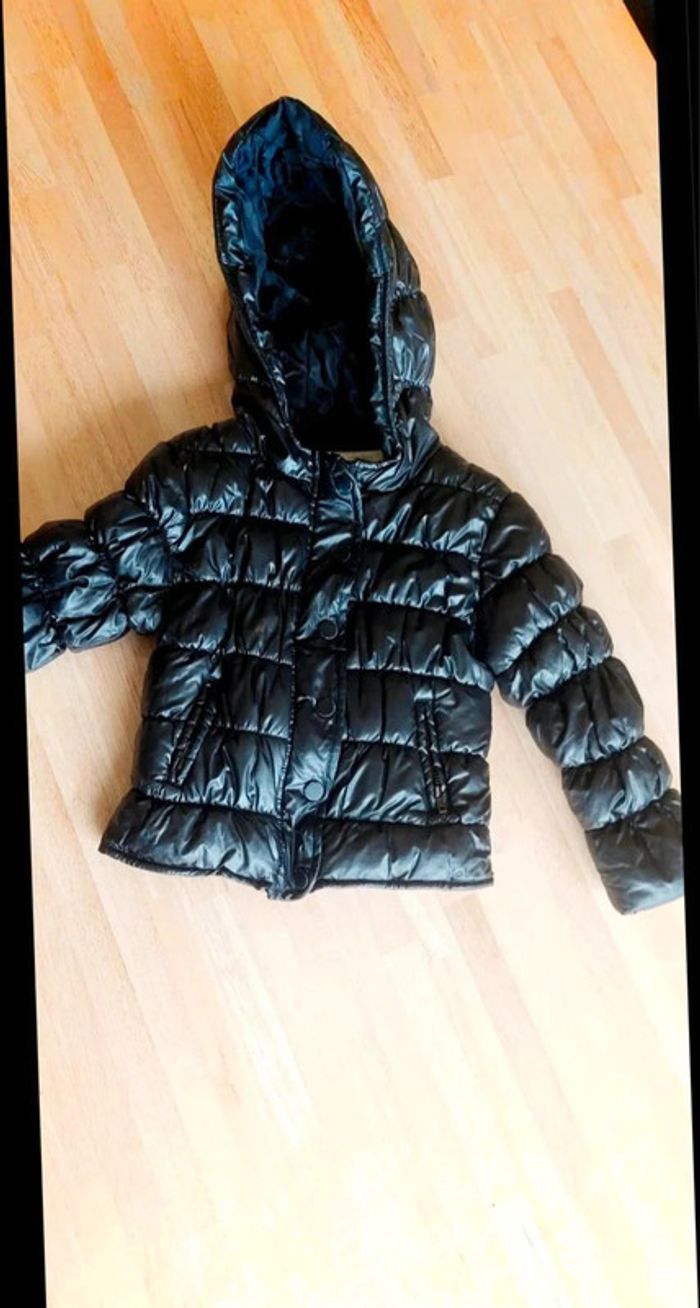 Blouson court fille noir et brillant T 4ans